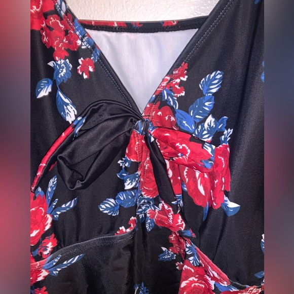Yonique Swim Top Black Floral Print Size 24W NWT - Picture 3 of 6